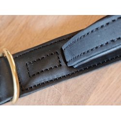 Dobbeltsyet kerne lderhalsbnd med Messing