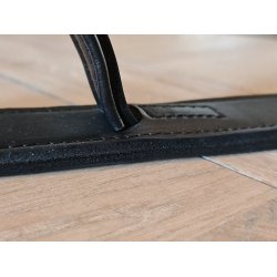 Dobbeltsyet kerne lderhalsbnd med Messing