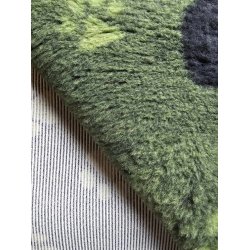 Vetbed med gummi bagside - Olivengrn meleret med store sorte og sm grnne poter